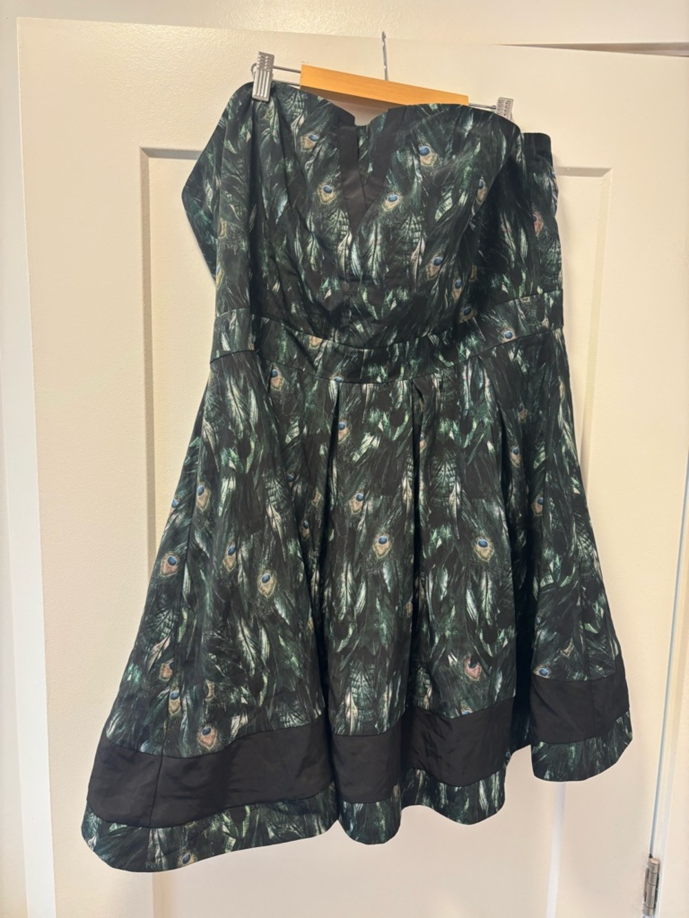 Dorothy Perkins Strapless Peacock Print Dress in Black and Green